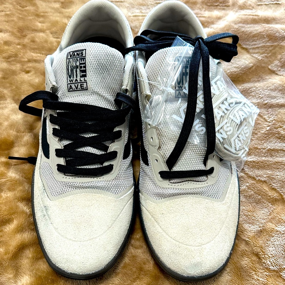 Vans AVE White Suede Pro Skate Shoe w/ Alternate Laces (Men - Size 11) SNEAKERS